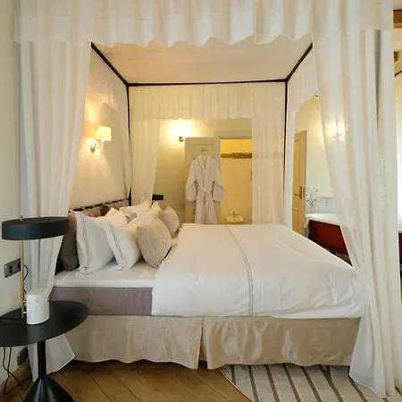 Отель The Three Sisters Таллин