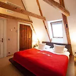 The Three Sisters 4* Tallinn