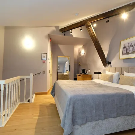 The Three Sisters 4*