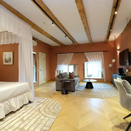 The Three Sisters 4*