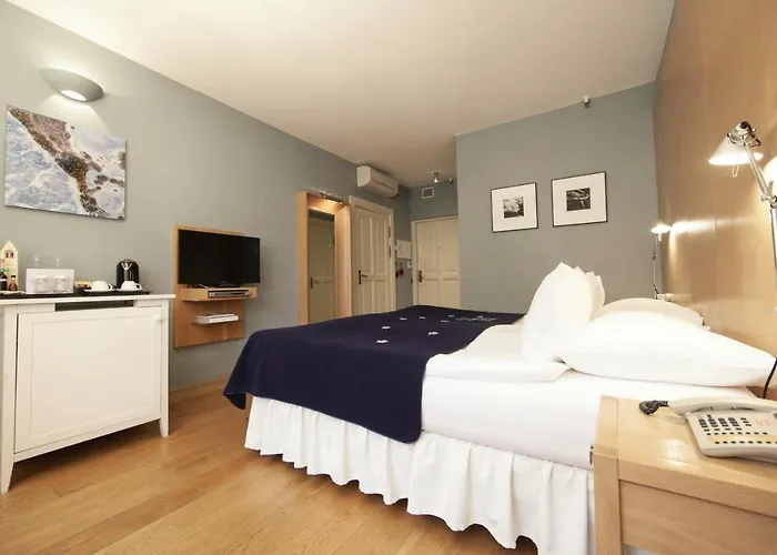 ホテル The Three Sisters 4*