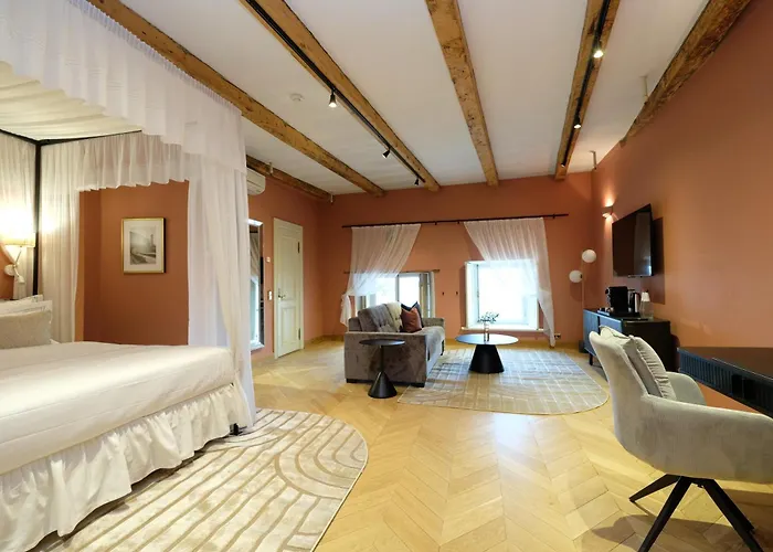 The Three Sisters 4*